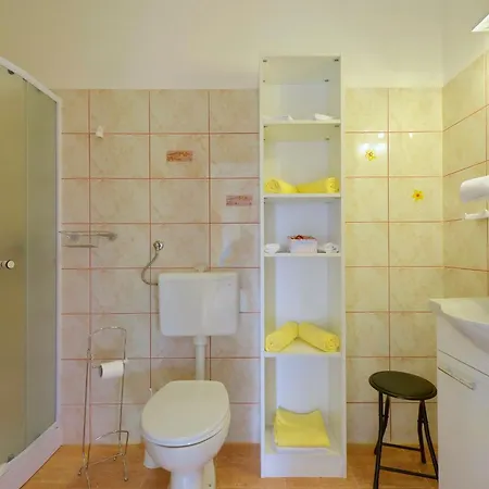 Daria With Private Pool Apartment *